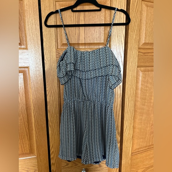 Sleeveless romper - Picture 2 of 3